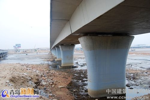 跨海大橋的建成將使青島老港、油港、前灣港連為一個(gè)整體